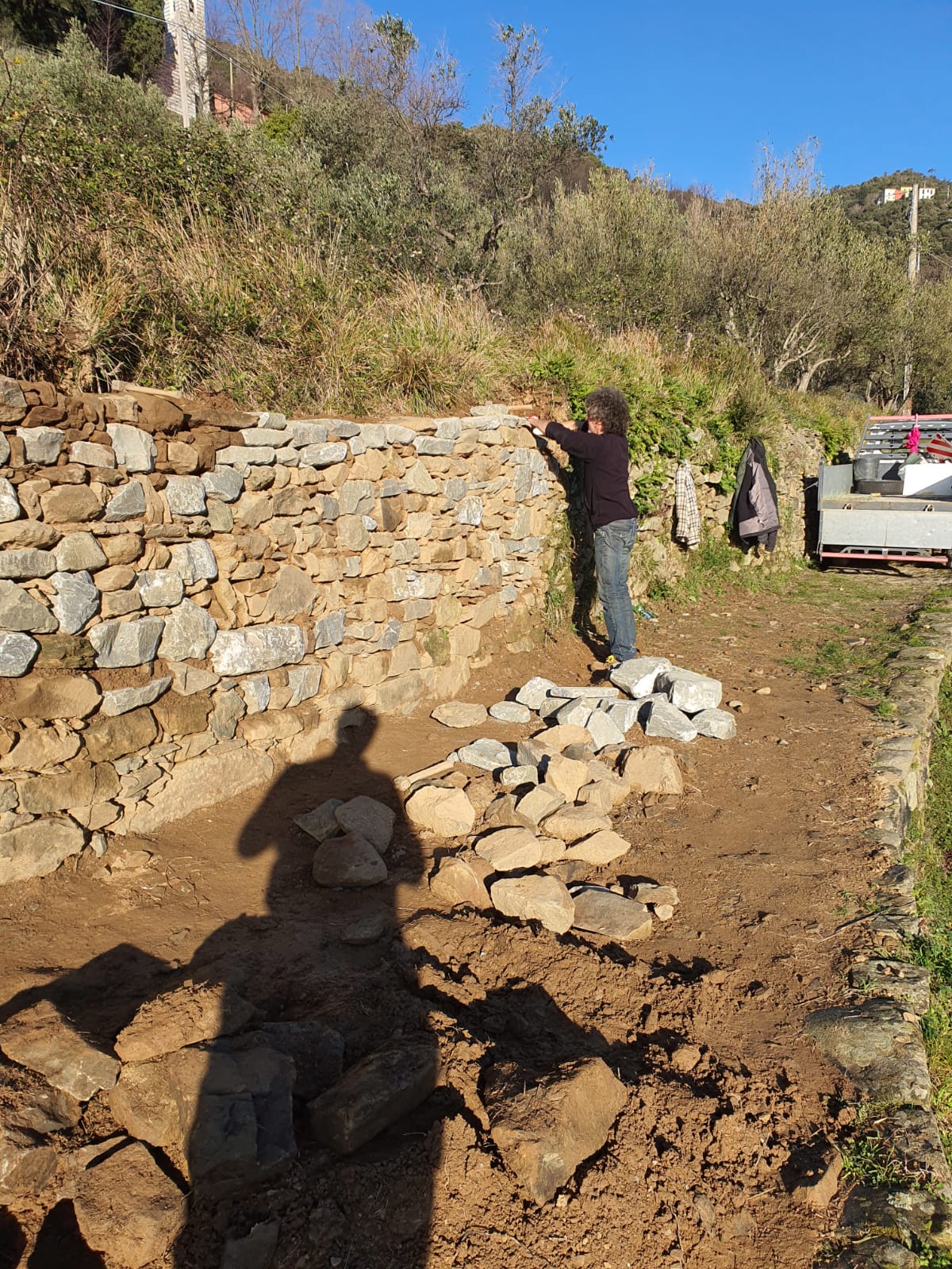 Ricostruzione muro a secco sul sentiero n. 508